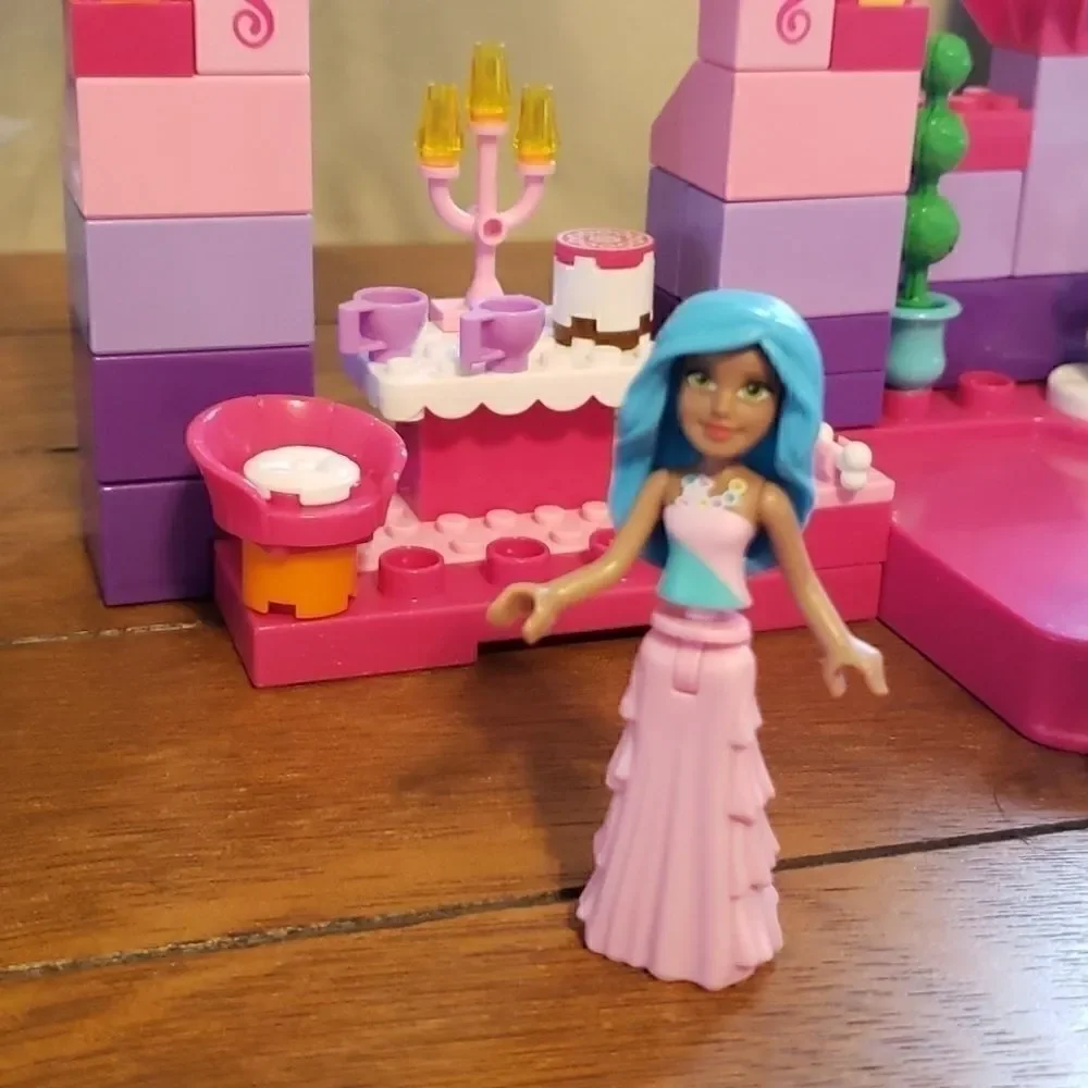 MEGA BLOKS BARBIE RAINBOW PRINCESS CASTLE